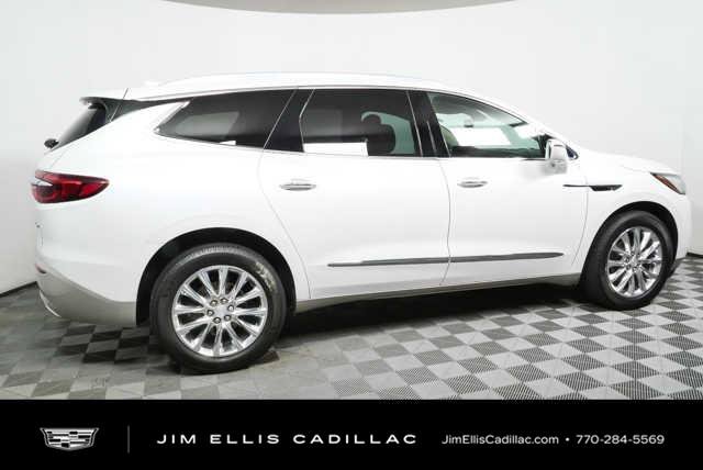 Used 2018 Buick Enclave Premium w/ Experience Buick Package FWD image 2