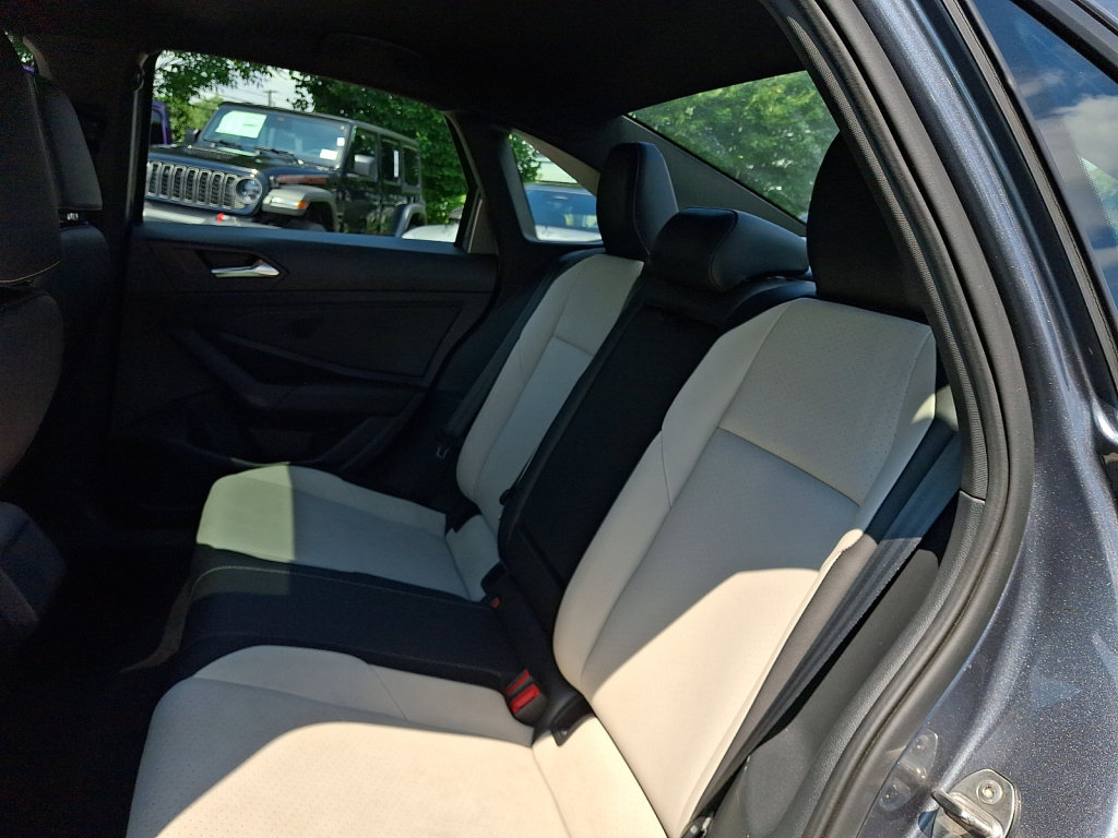 Used 2021 Volkswagen Jetta R-Line FWD image 20