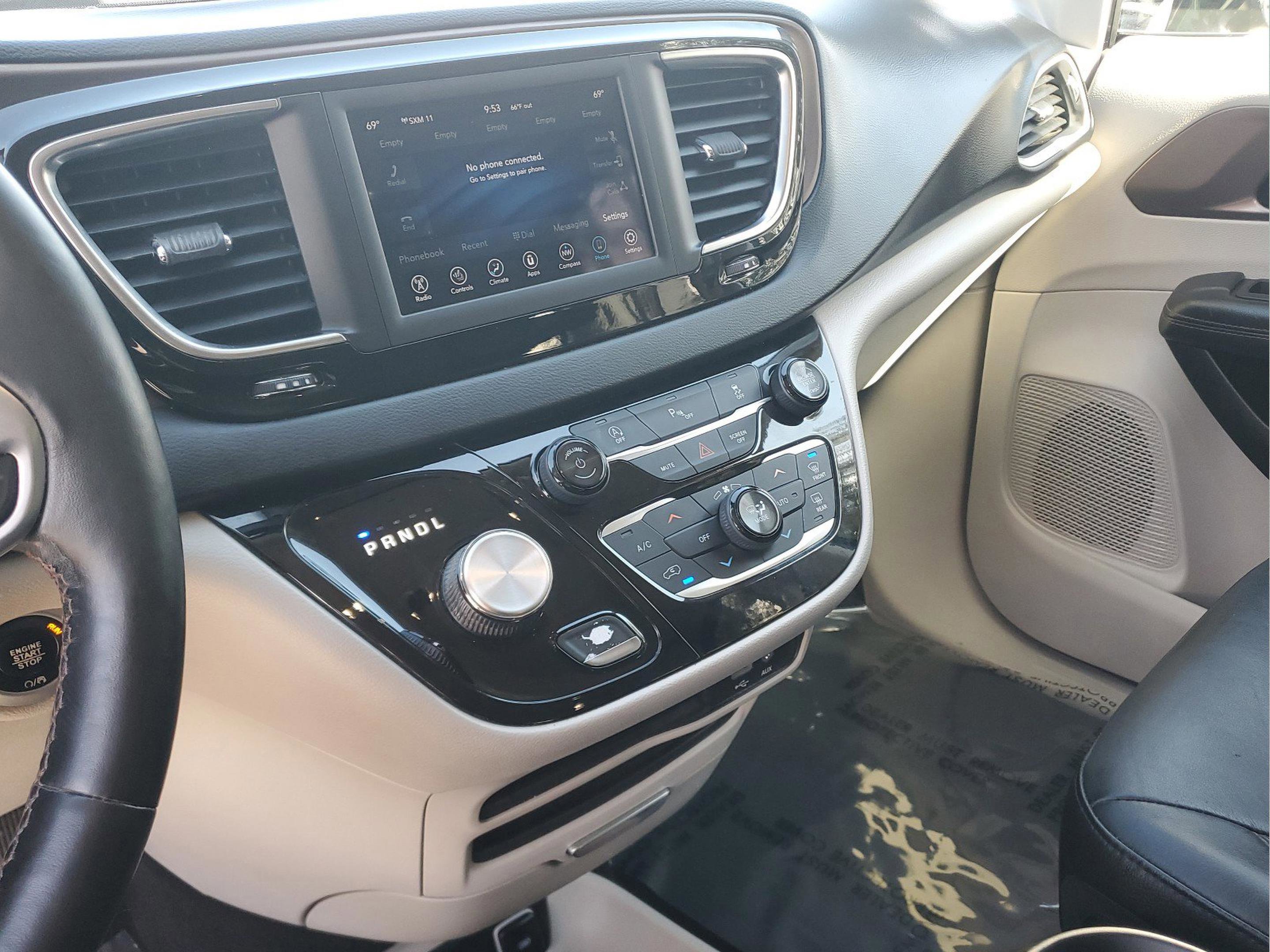 Used 2019 Chrysler Pacifica Touring-L image 27