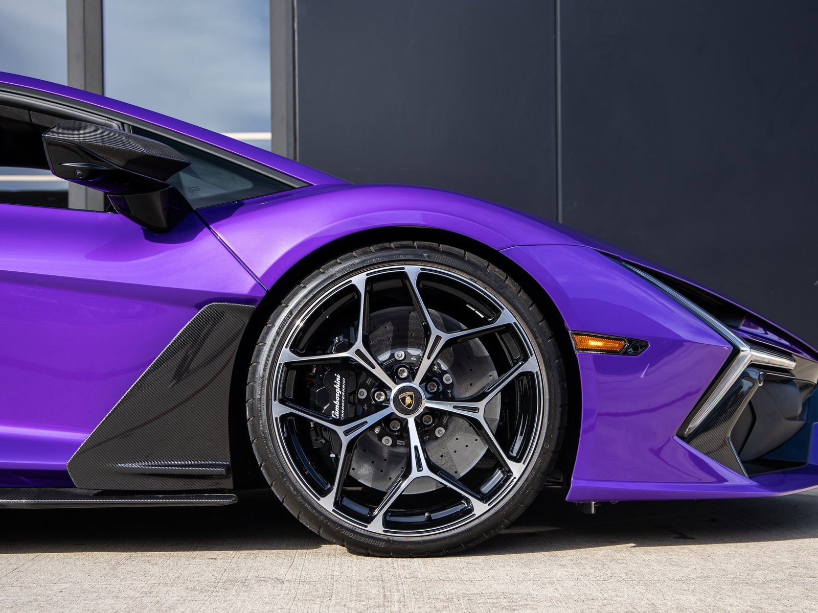 Used 2024 Lamborghini Revuelto image 12