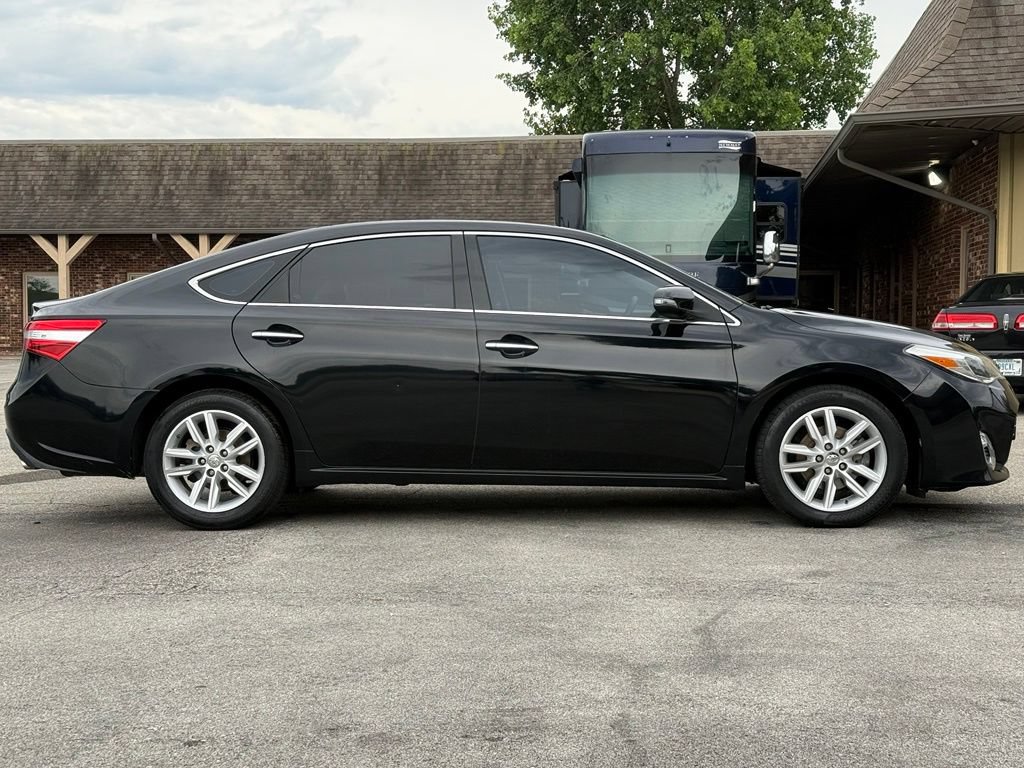 Used 2015 Toyota Avalon XLE Premium FWD image 6