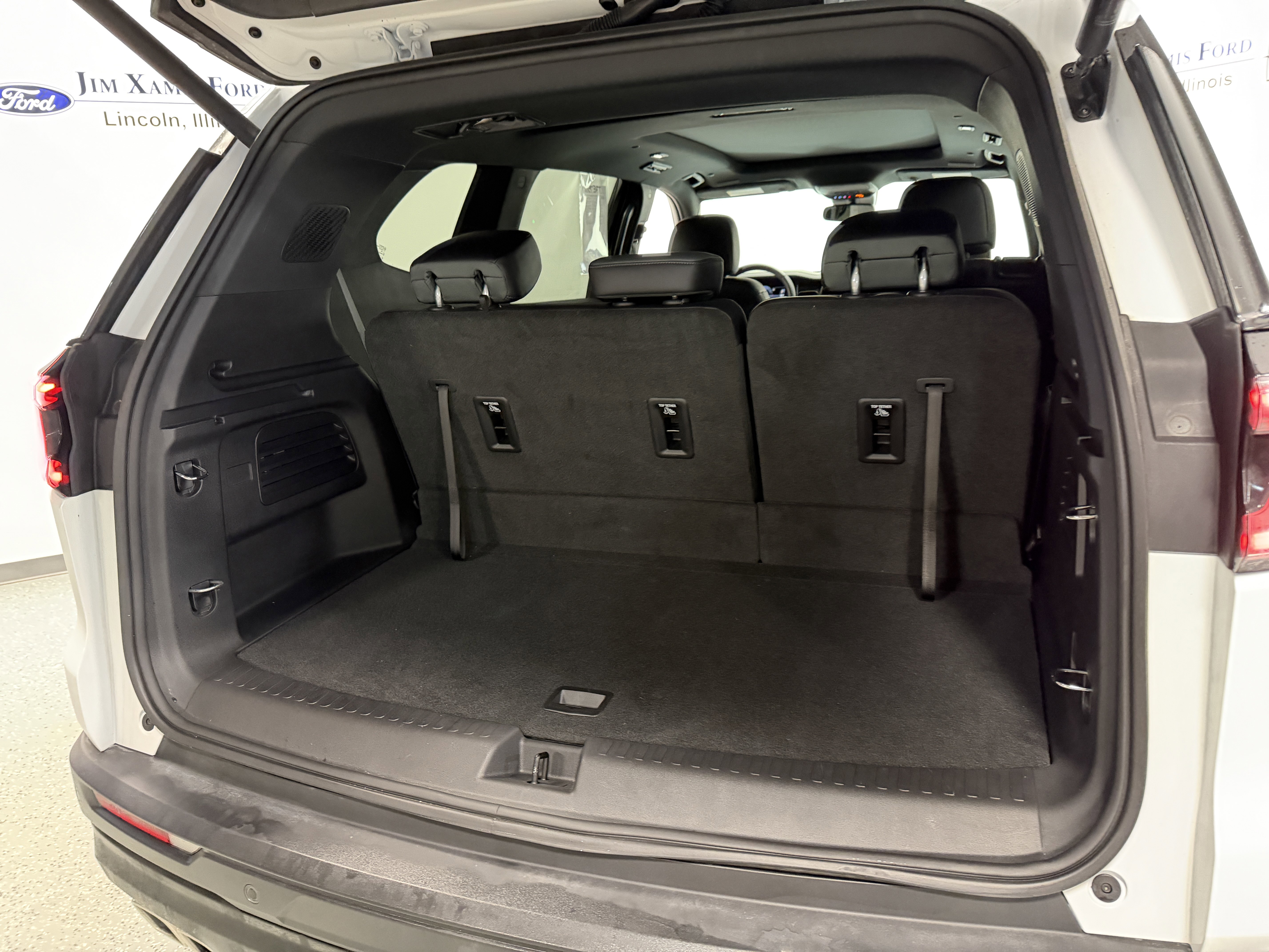 Used 2025 GMC Acadia AT4 w/ Luxury Package image 30