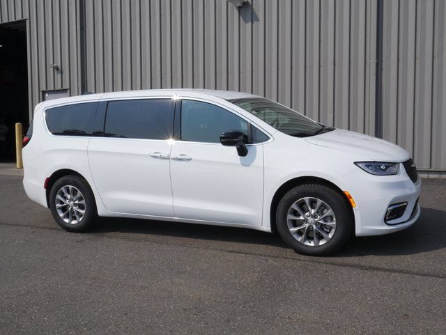 New 2026 Chrysler Pacifica Select AWD/4WD image 7