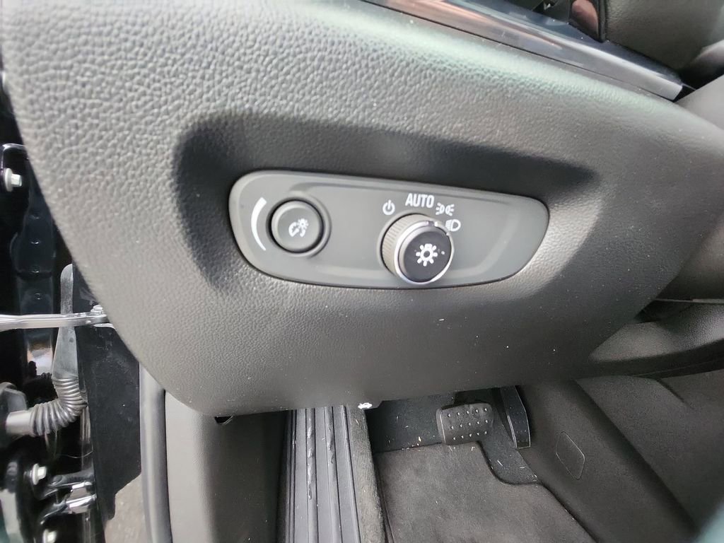 Used 2023 Chevrolet Traverse LT w/ Midnight/Sport Edition image 22