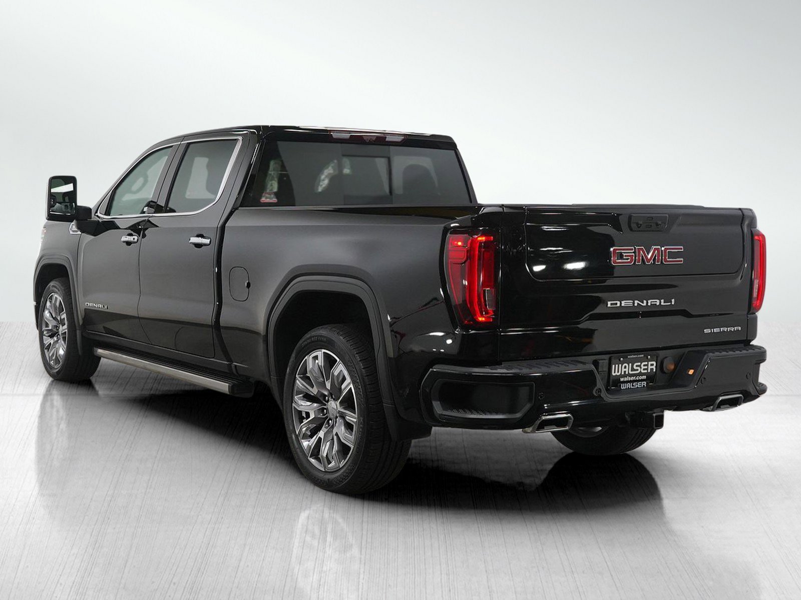 Used 2024 GMC Sierra 1500 Denali w/ Denali Reserve Package image 3