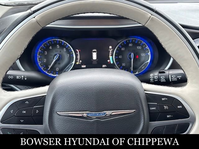 Used 2017 Chrysler Pacifica Limited image 21