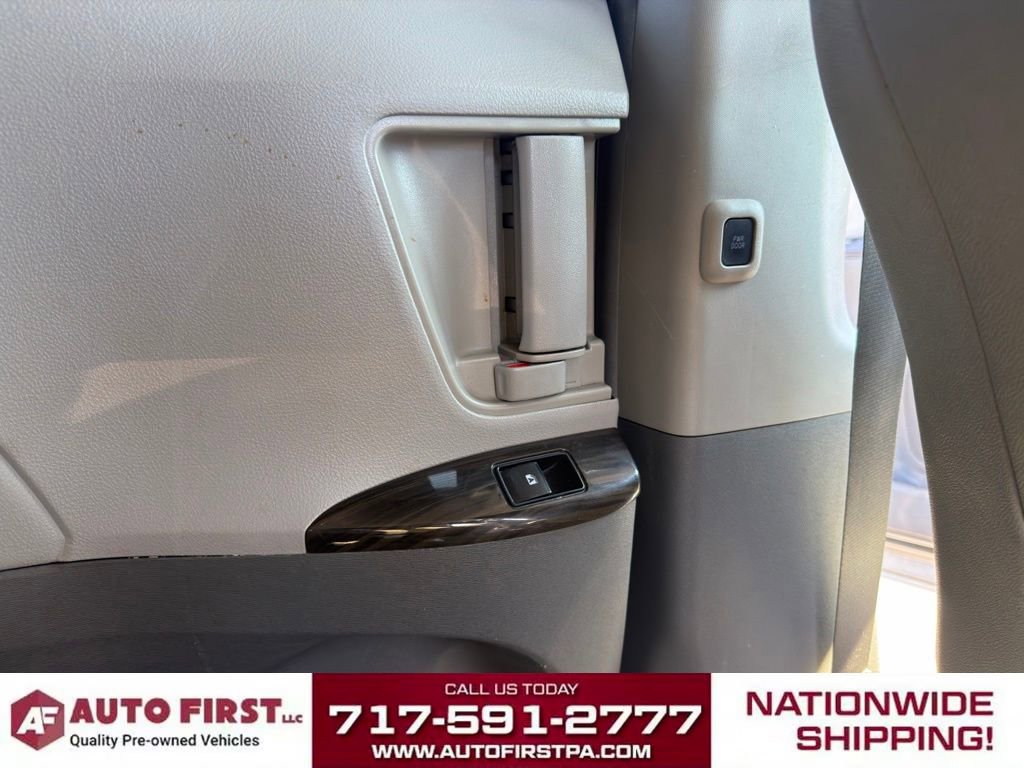 Used 2018 Toyota Sienna XLE w/ XLE Navigation Package FWD image 22