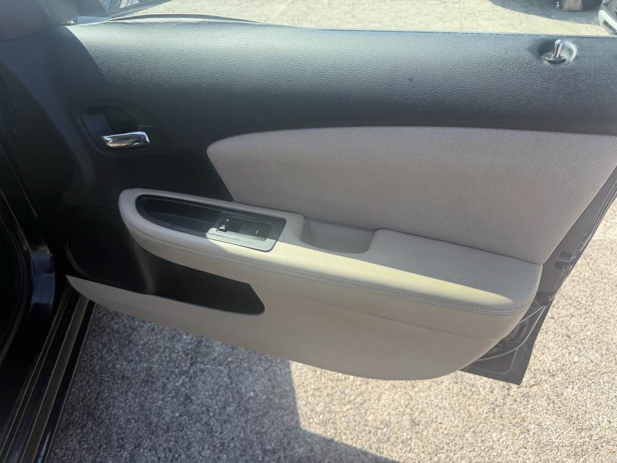 Used 2014 Dodge Avenger SE FWD image 8