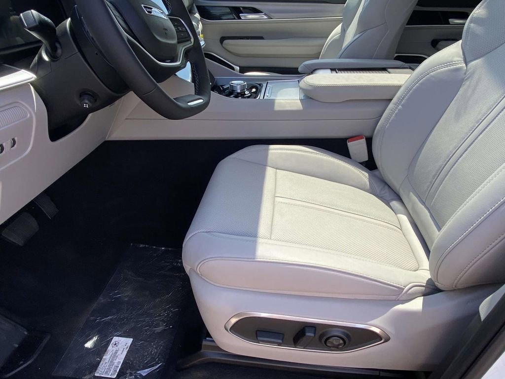 New 2026 Jeep Grand Wagoneer 2WD image 36