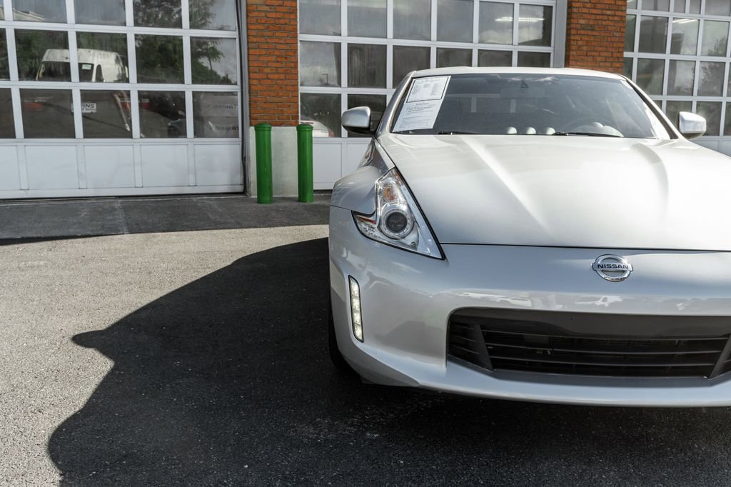 Used 2017 Nissan 370Z Coupe RWD image 28