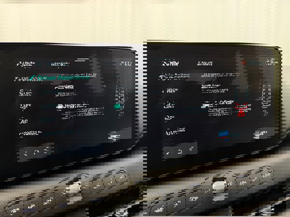 Used 2025 Kia K4 image 23