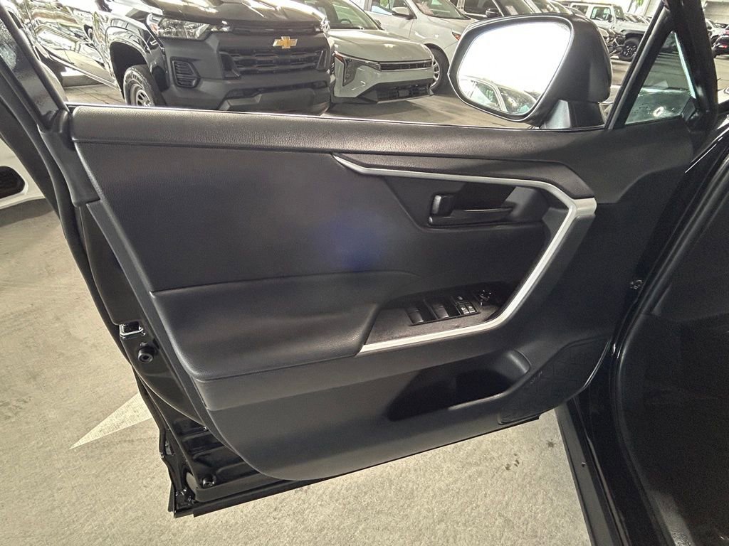 Used 2025 Toyota RAV4 LE image 44