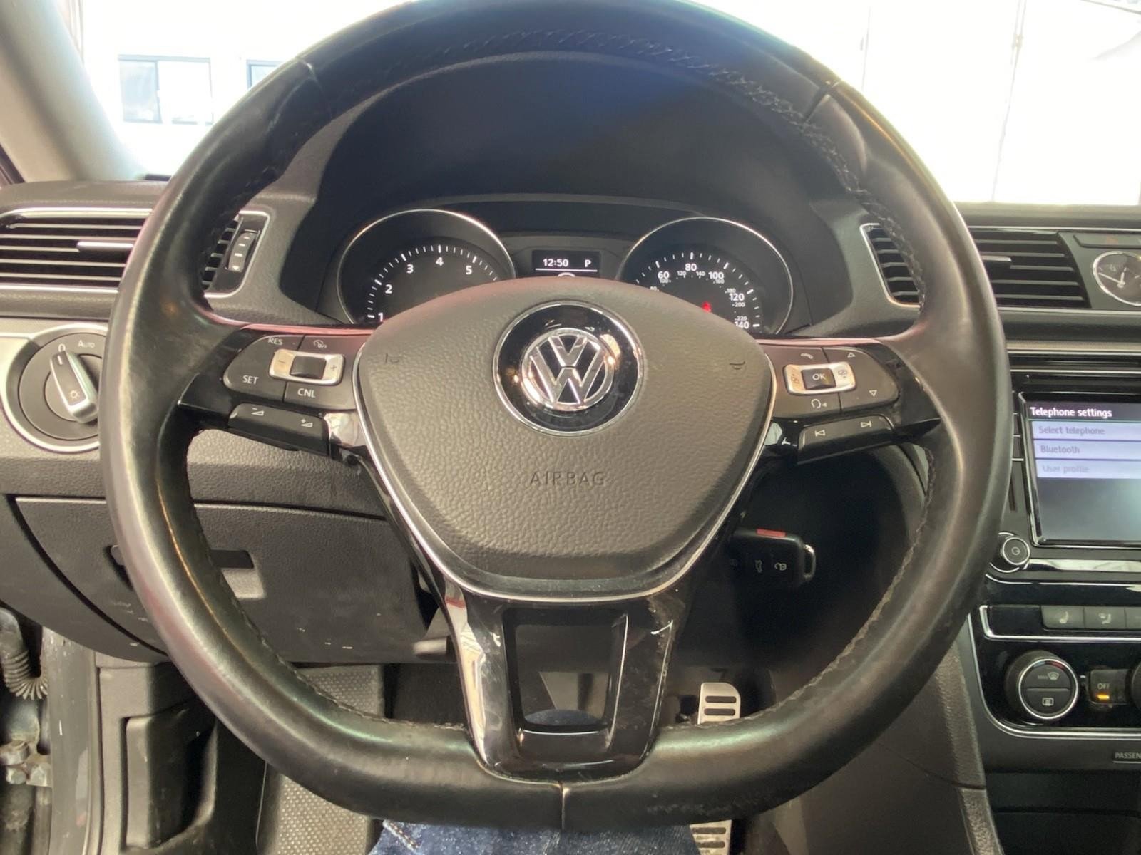 Used 2017 Volkswagen Passat 1.8T R-Line image 24