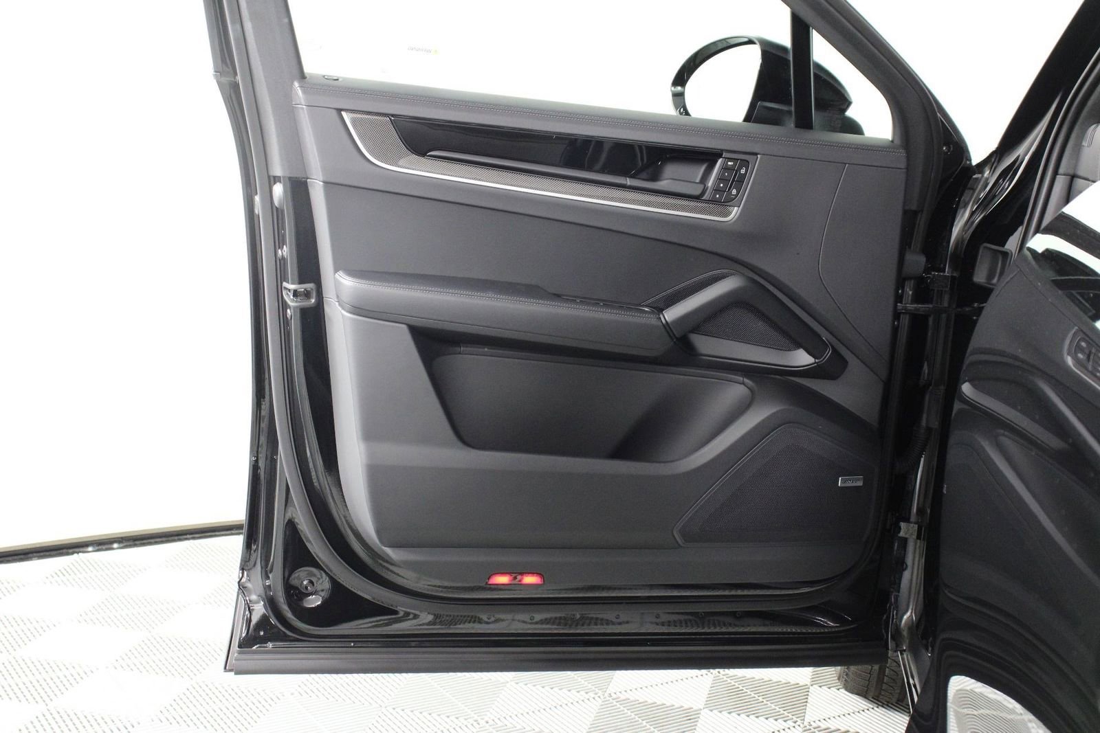 Certified 2025 Porsche Cayenne S image 20