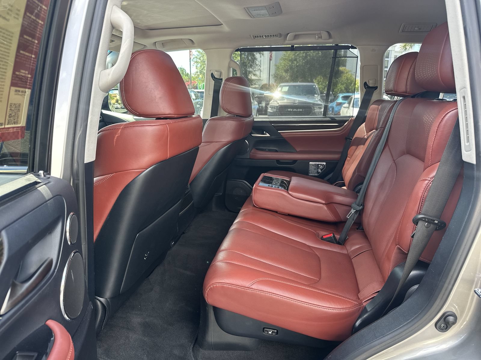 Used 2021 Lexus LX 570 4WD w/ Luxury Package image 32