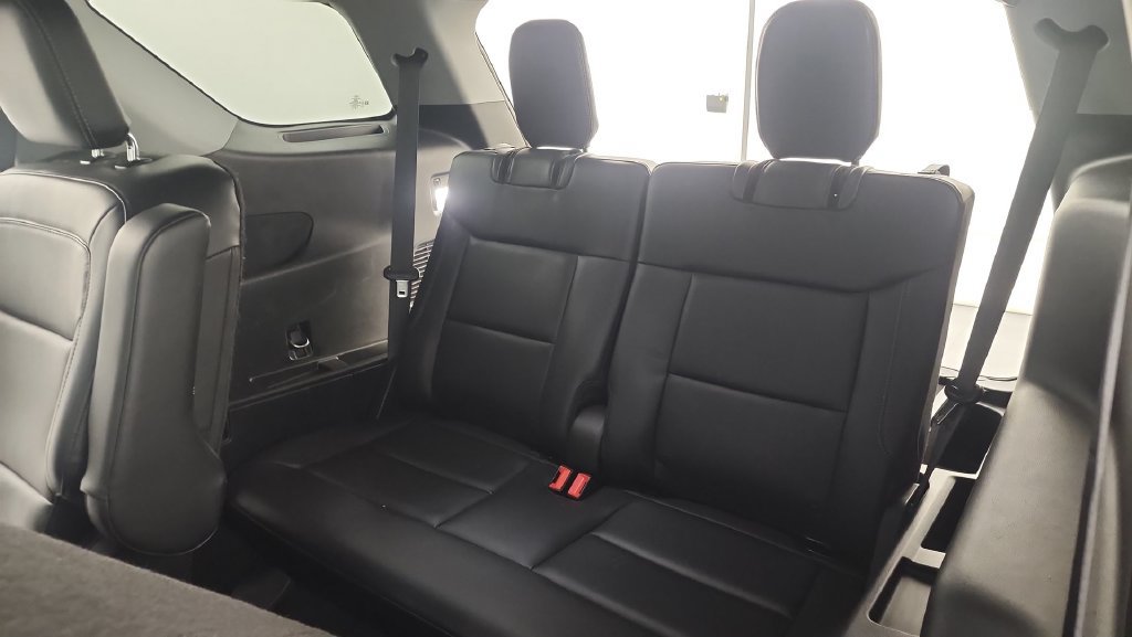 Used 2022 Ford Explorer XLT w/ Equipment Group 202A AWD/4WD image 30