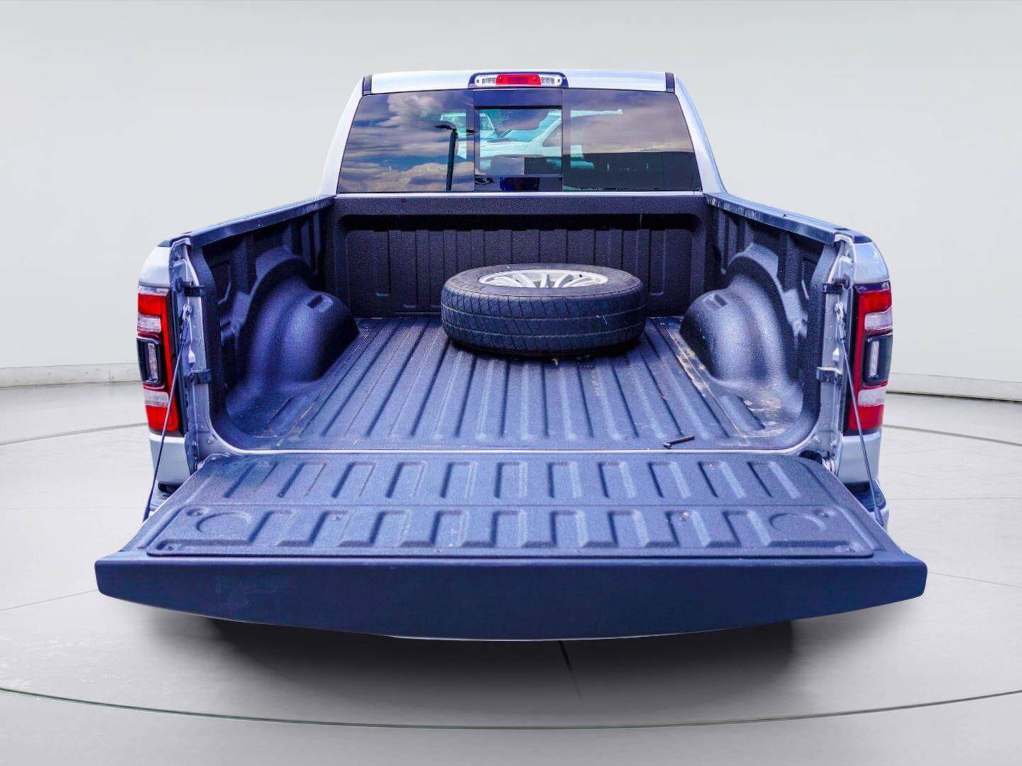 Used 2022 RAM 1500 Limited w/ Night Edition AWD/4WD image 10