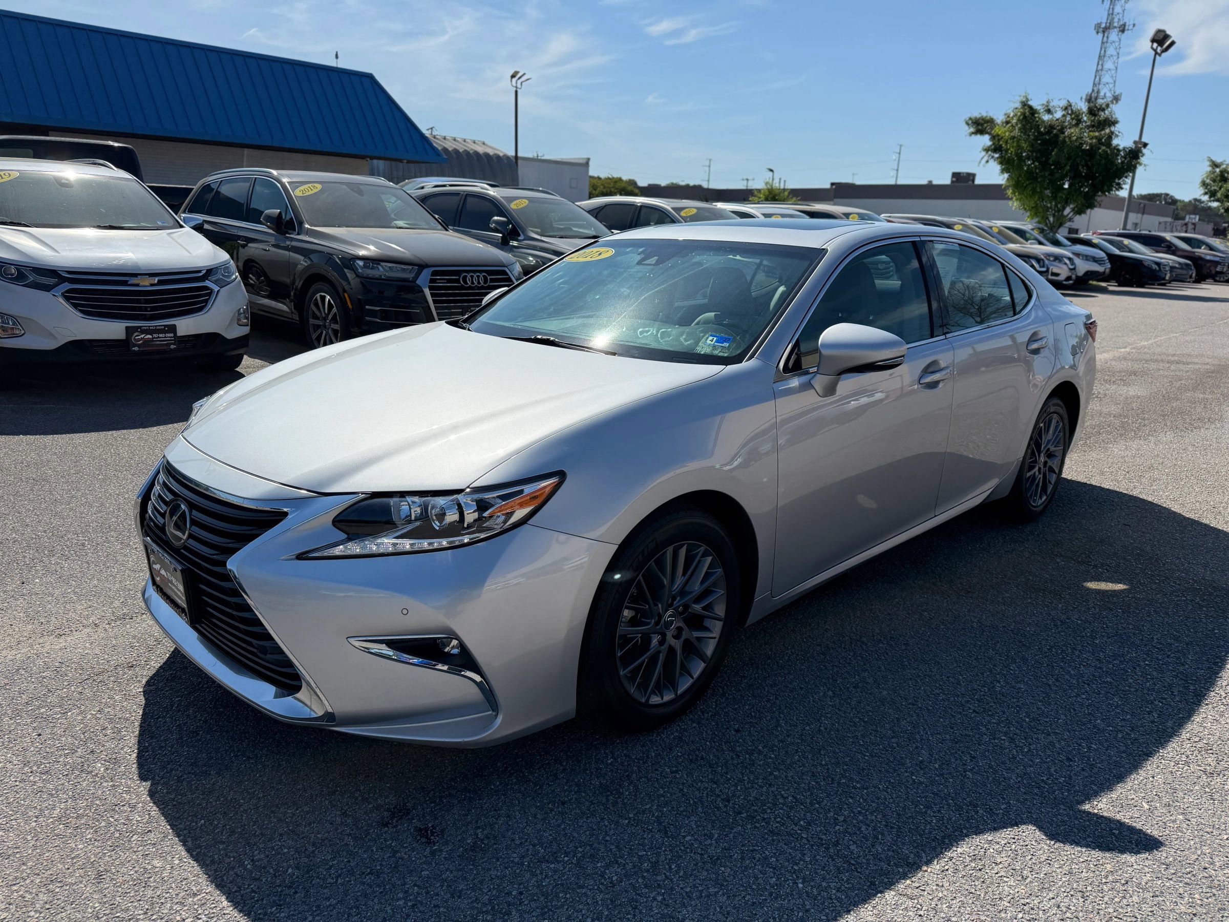 Used 2018 Lexus ES 350 w/ Navigation System Package image 3