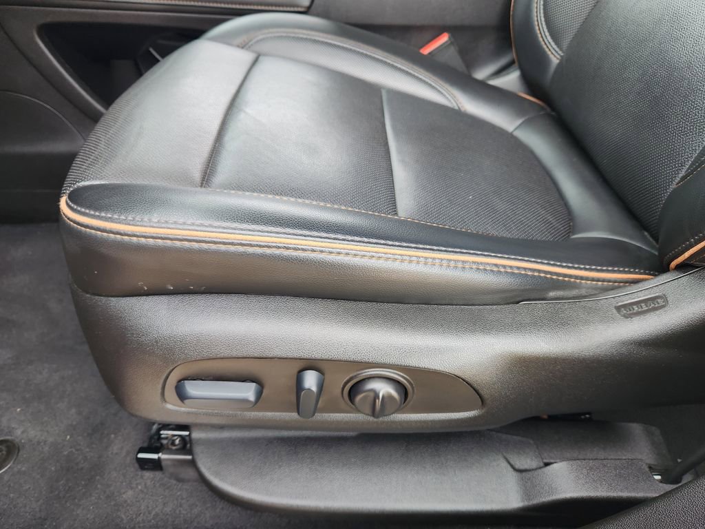 Used 2022 GMC Acadia AT4 w/ Technology Package AWD/4WD image 31