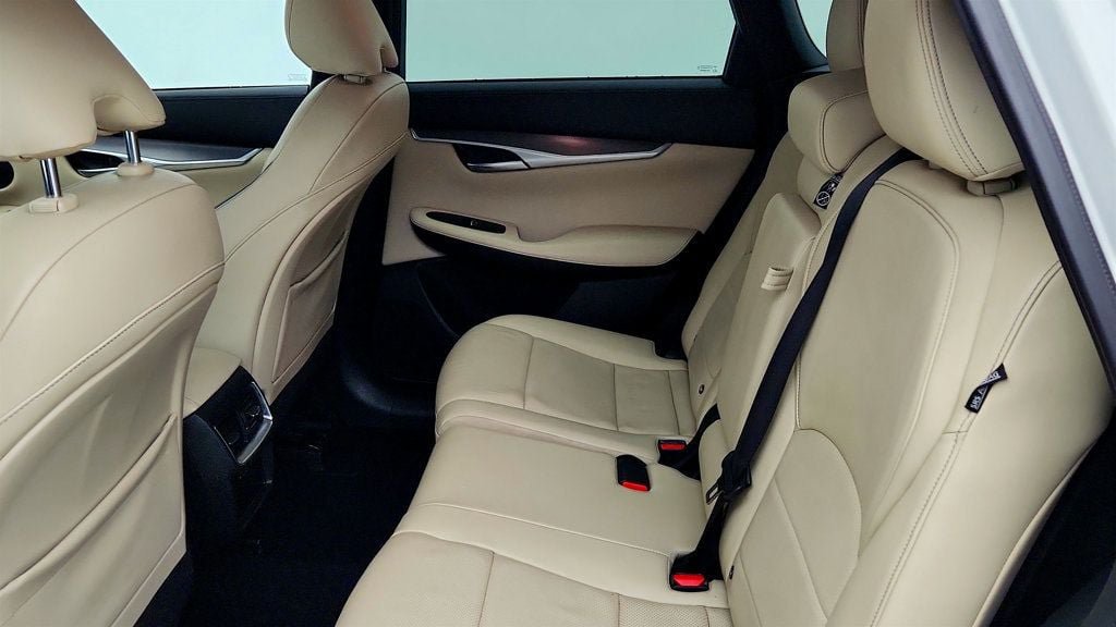 Used 2022 INFINITI QX50 Luxe AWD/4WD image 19