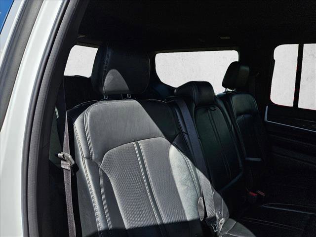 Used 2022 Jeep Wagoneer Series III AWD/4WD image 22