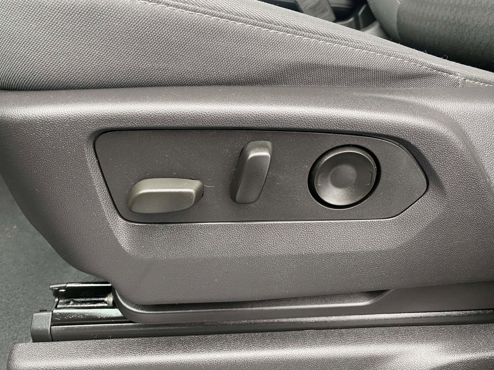 Used 2024 Chevrolet Silverado 1500 Custom image 16