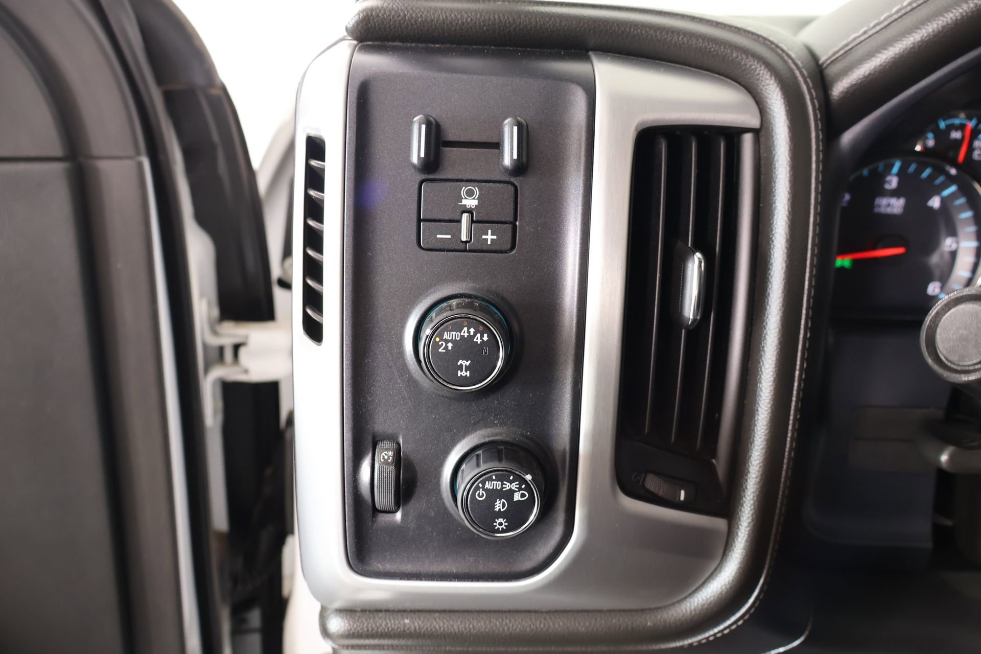 Used 2018 GMC Sierra 1500 SLT w/ SLT Premium Package AWD/4WD image 8