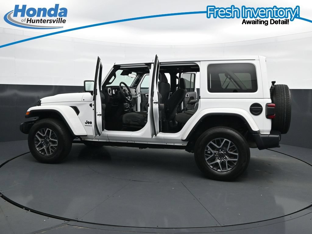 Used 2025 Jeep Wrangler Unlimited Sahara AWD/4WD image 42