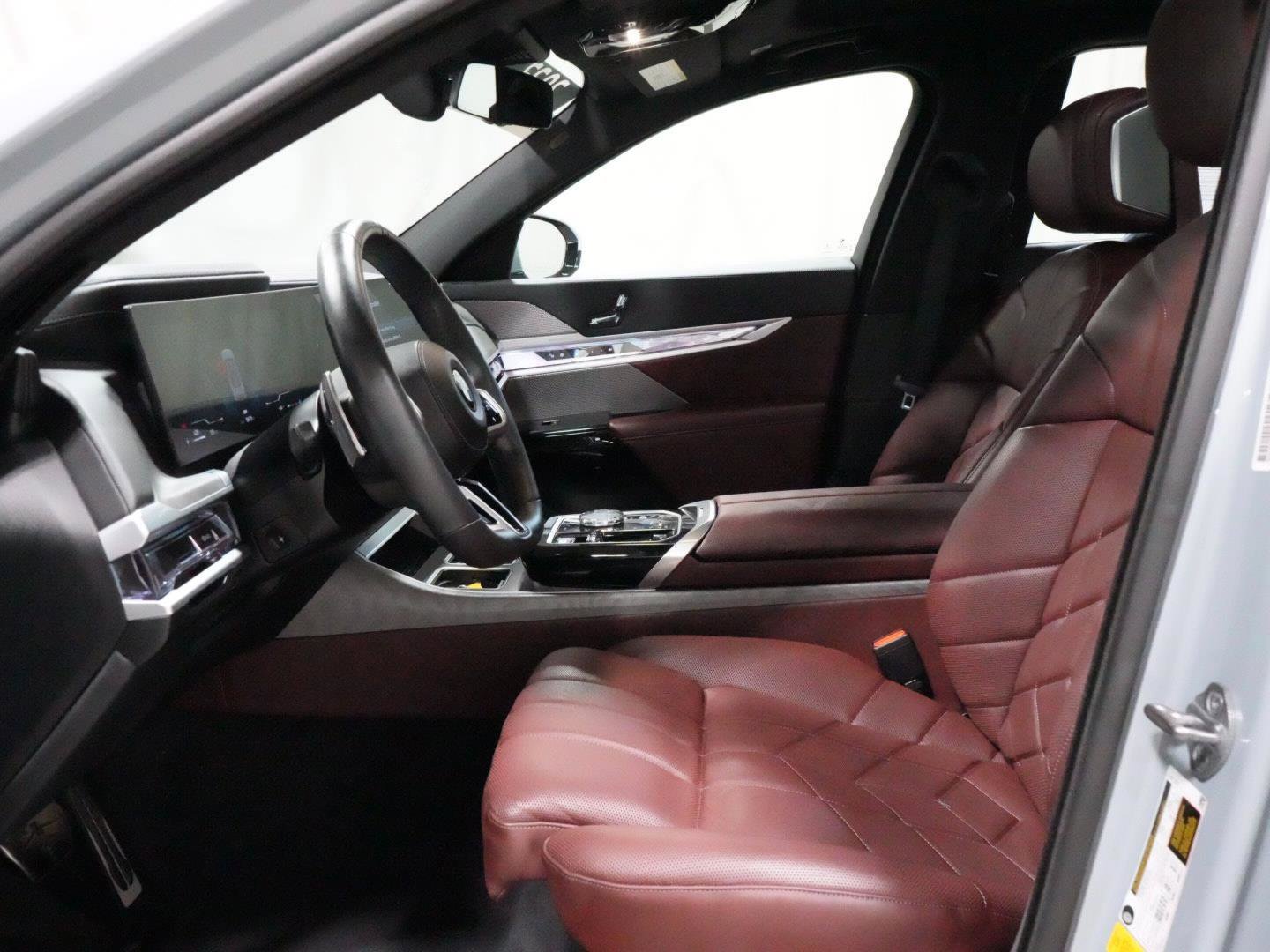 Certified 2023 BMW 760i xDrive w/ Parking Assistance Package image 2