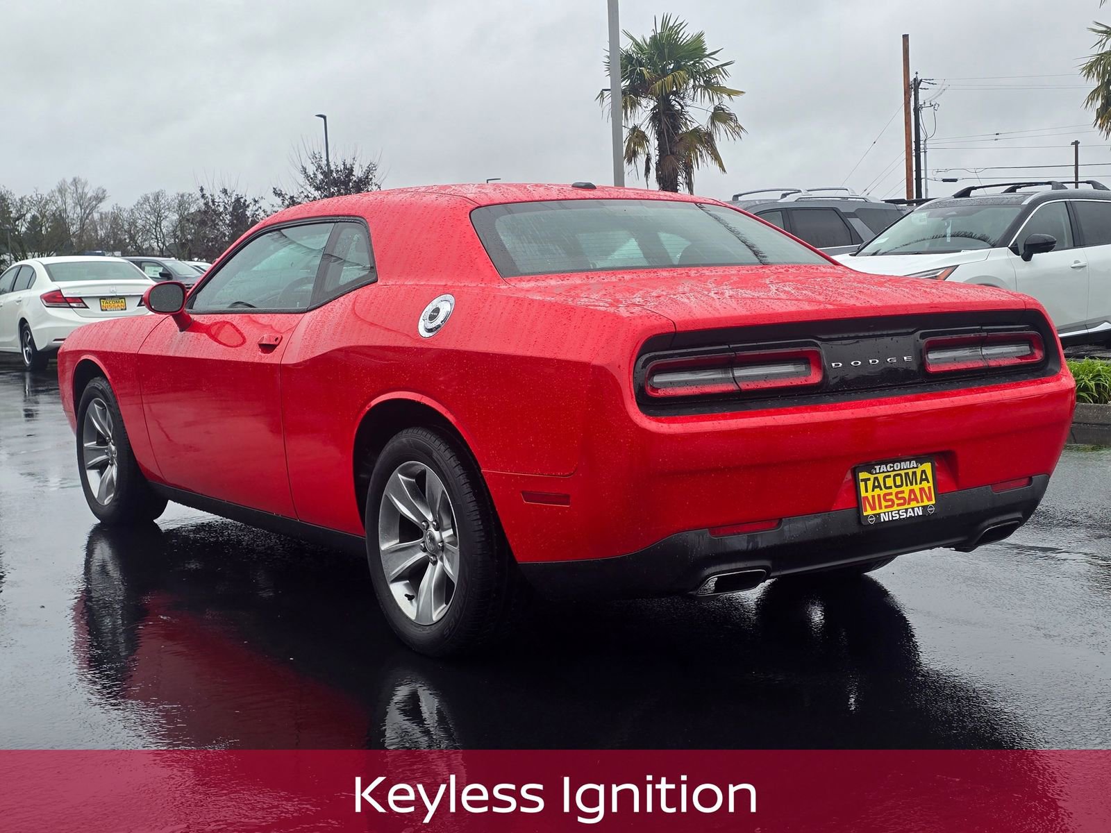 Used 2015 Dodge Challenger SXT image 3