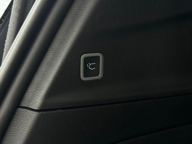 New 2026 Chrysler Pacifica Limited w/ Uconnect Theater Family Group image 11