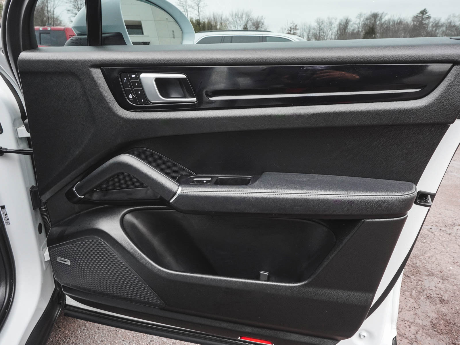 Used 2023 Porsche Cayenne w/ Premium Package image 13