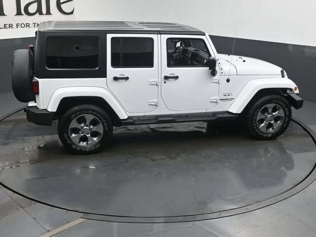 Used 2016 Jeep Wrangler Unlimited Sahara w/ Connectivity Group AWD/4WD image 37