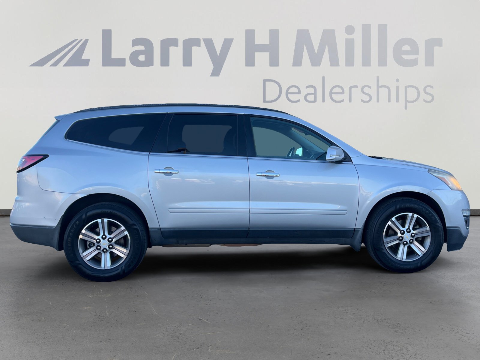 Used 2017 Chevrolet Traverse LT image 6