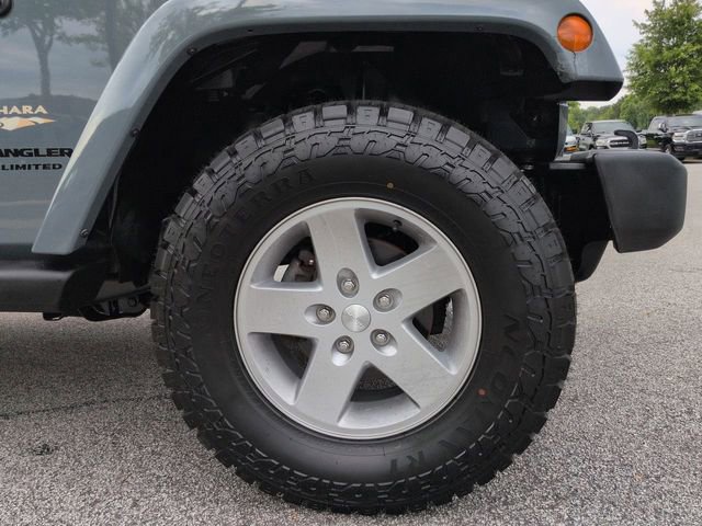 Used 2014 Jeep Wrangler Unlimited Sahara w/ Dual Top Group AWD/4WD image 10