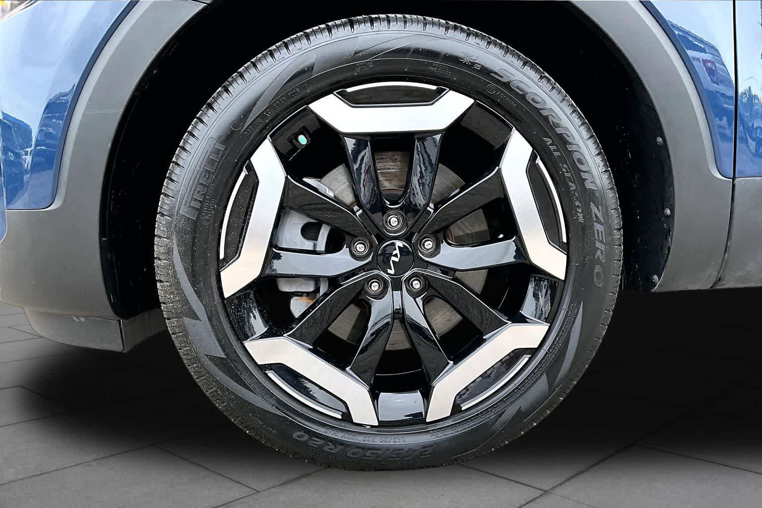 Used 2024 Kia Telluride EX w/ EX Captain's Chair Package AWD/4WD image 11