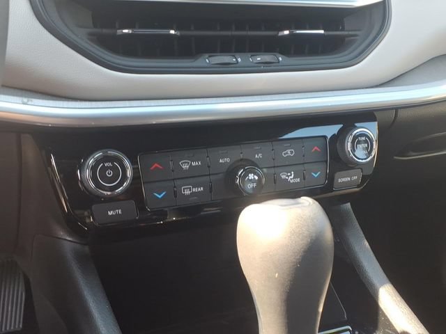 Used 2025 Jeep Compass Limited AWD/4WD image 17