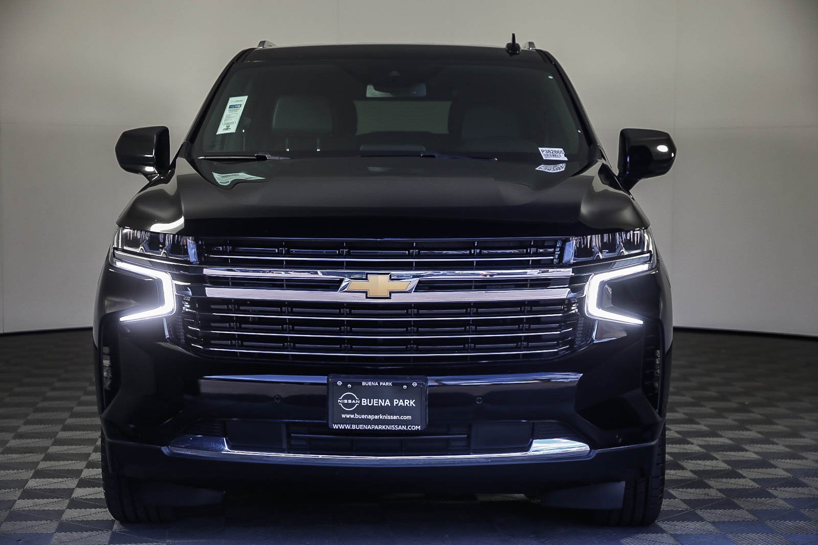 Used 2023 Chevrolet Suburban LT image 2