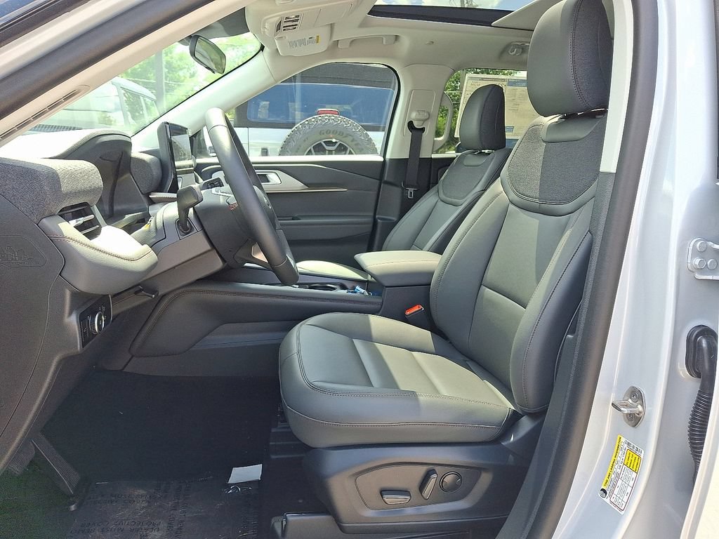 New 2026 Ford Explorer Active w/ Active Comfort Package AWD/4WD image 8