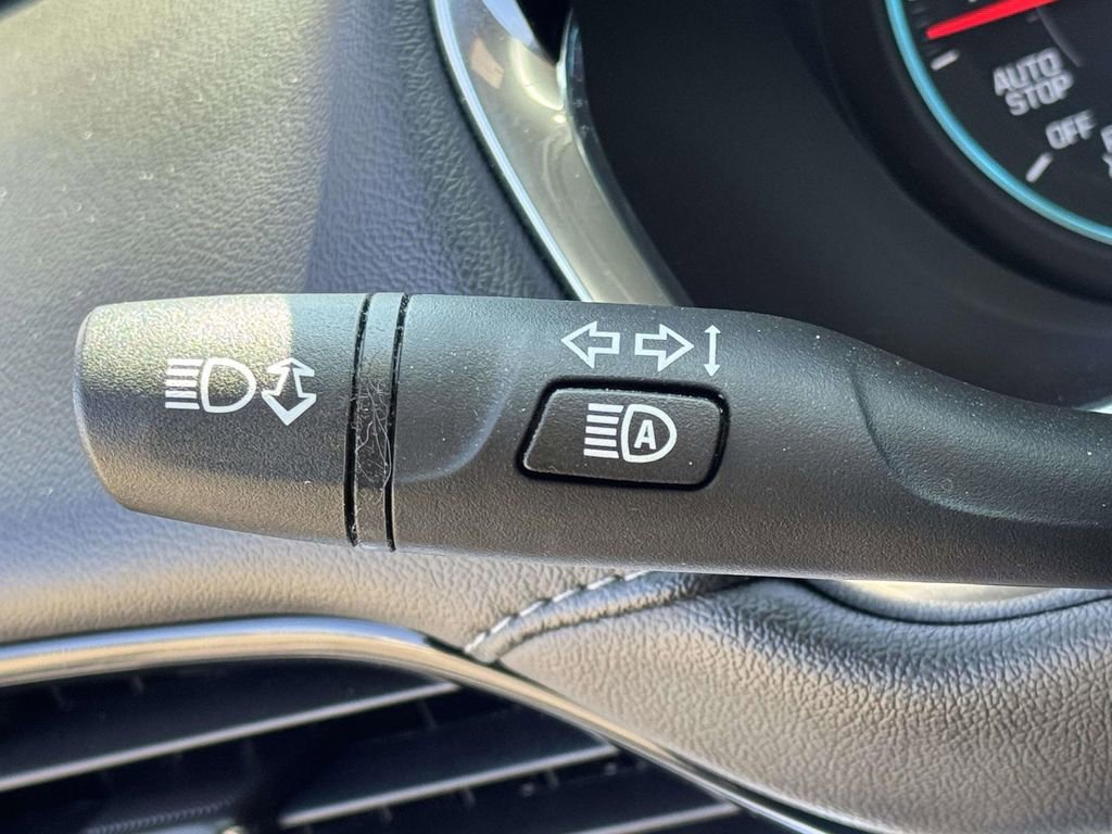 Used 2023 Chevrolet Traverse LT FWD image 19