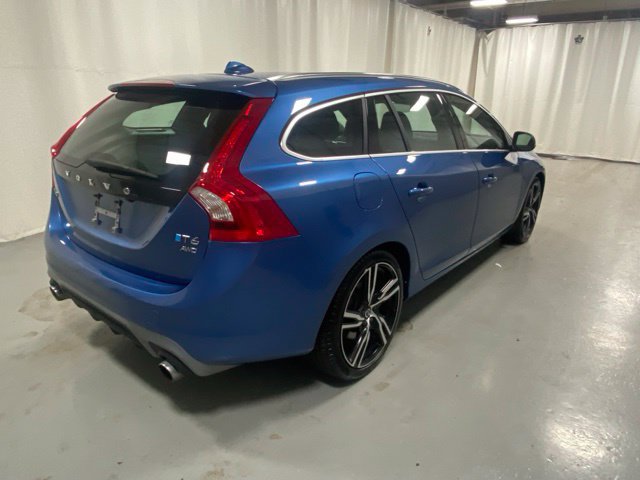 Used 2017 Volvo V60 T6 R-Design Platinum w/ Climate Package AWD/4WD image 3