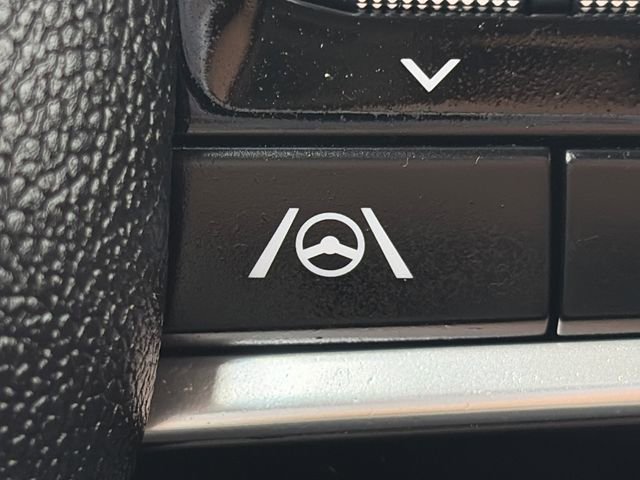 Used 2025 Kia Carnival FWD image 45