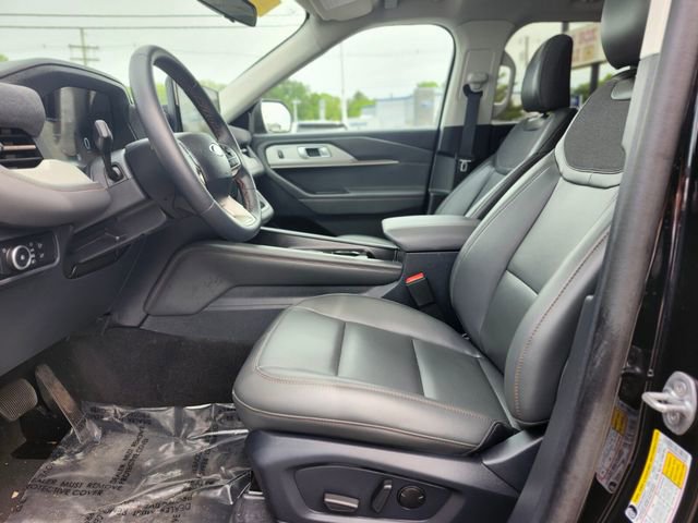 Certified 2025 Ford Explorer Active w/ Active Comfort Package AWD/4WD image 19