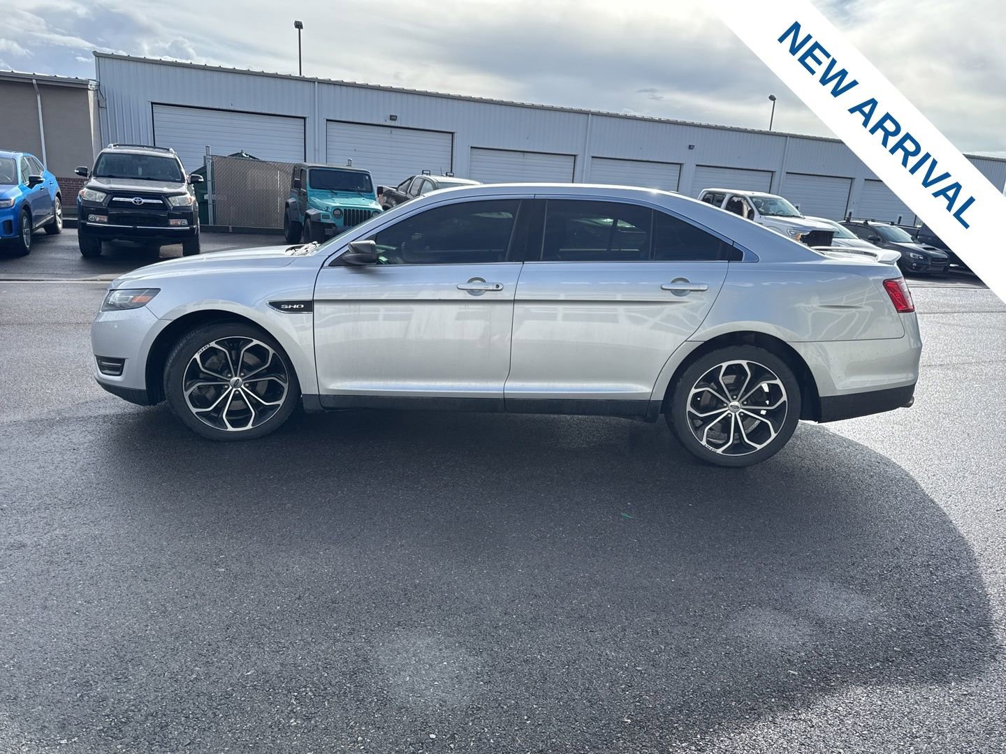 Used 2019 Ford Taurus SHO image 3