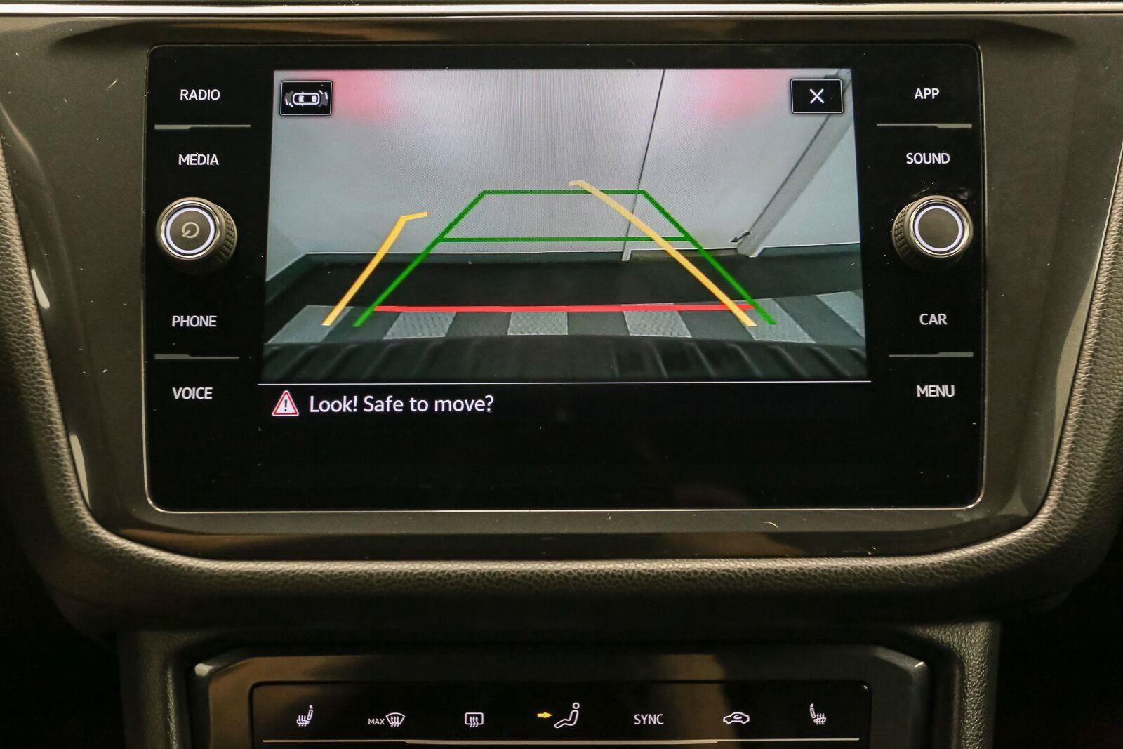 Certified 2024 Volkswagen Tiguan SE R-Line FWD image 34