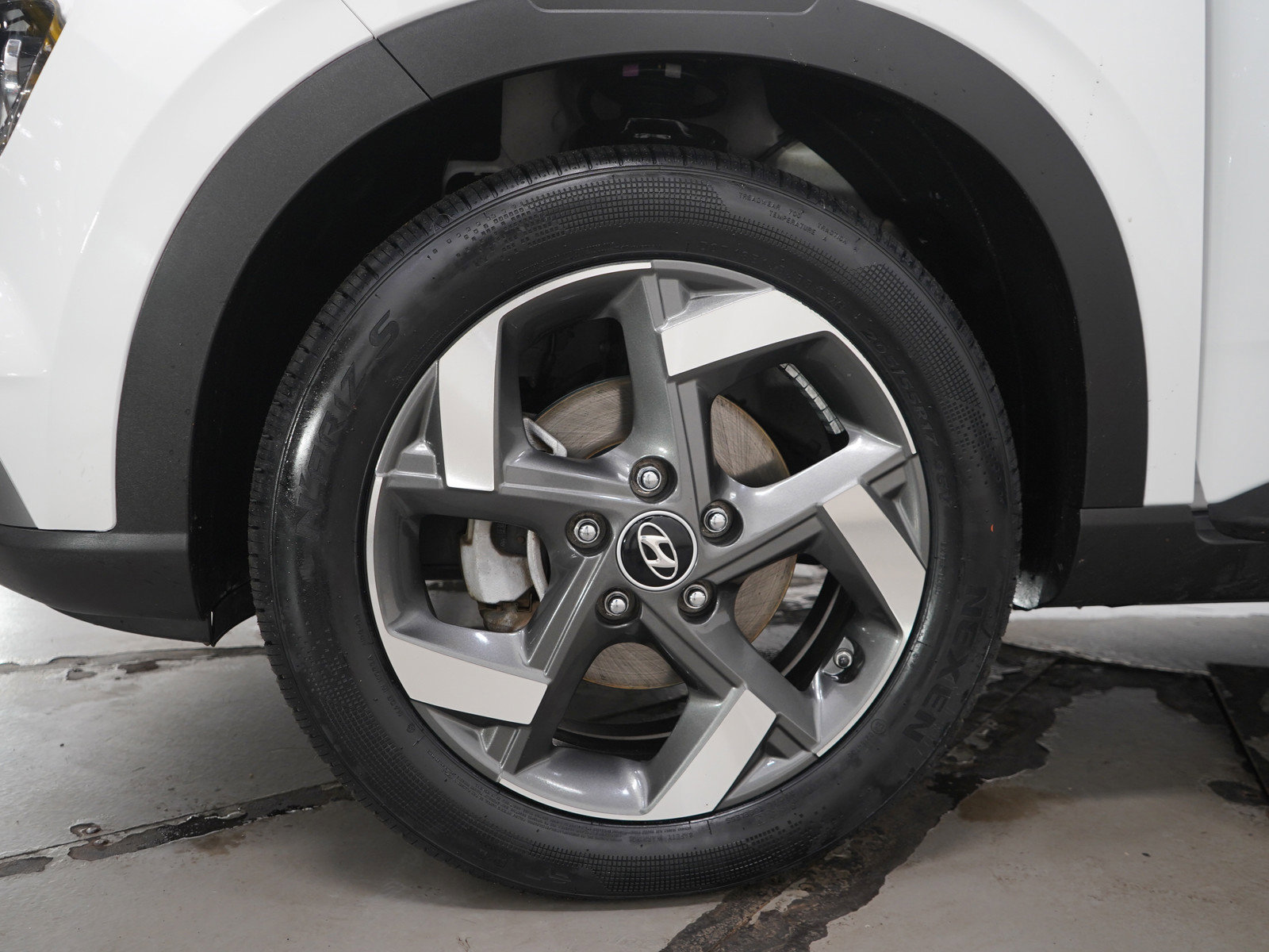Used 2024 Hyundai Venue SEL FWD image 28
