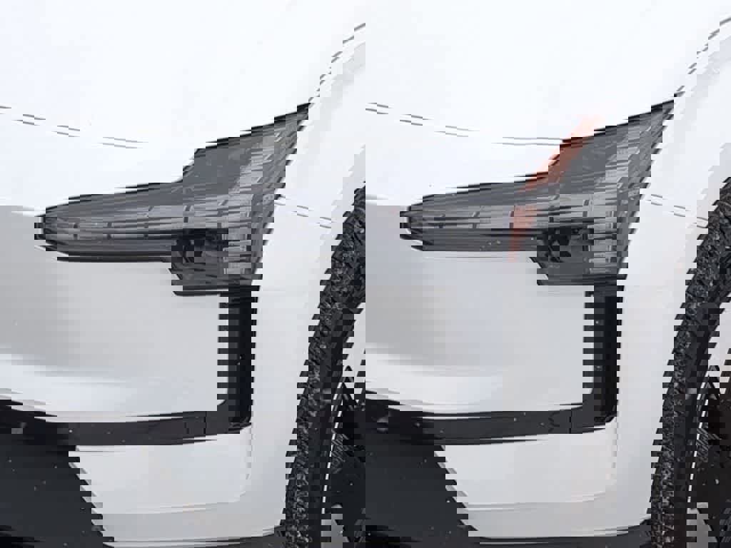 Certified 2025 Volvo EX30 Plus w/ Protection Package Premier image 10