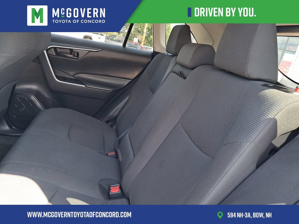 Used 2021 Toyota RAV4 LE AWD/4WD image 17