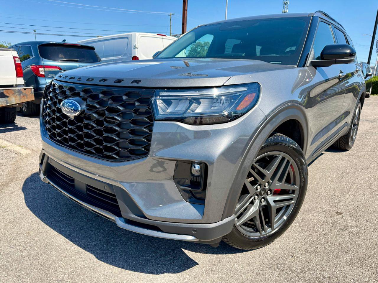 Used 2025 Ford Explorer ST-Line w/ ST-Line Street Pack AWD/4WD image 4
