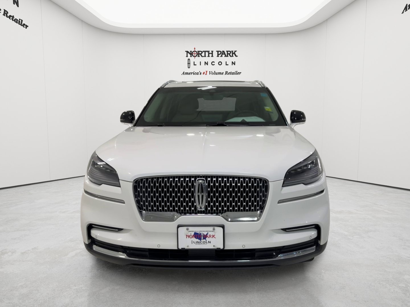 Used 2023 Lincoln Aviator Reserve w/ Class IV Trailer Tow Package RWD image 8